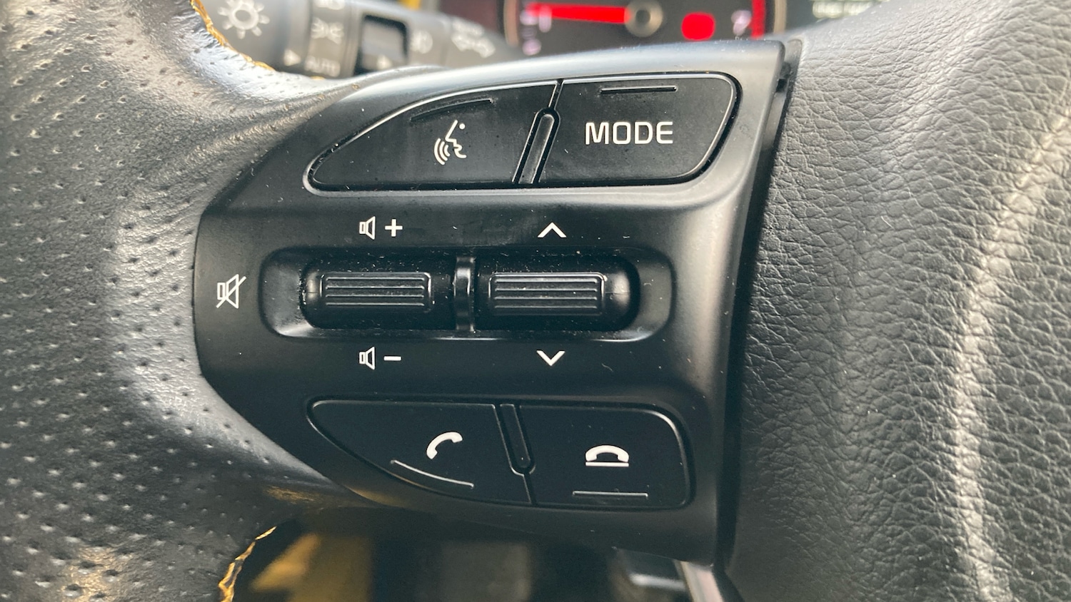 Used Kia Stonic 2023 for sale - 77245461: Photo 30