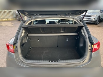 Used Kia Stonic 2023 for sale - 77245461: Photo