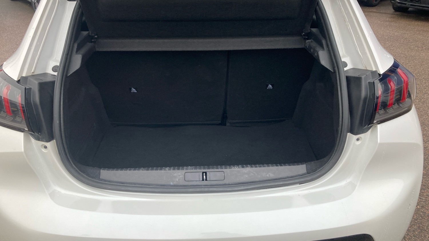 Used Peugeot 208 2020 for sale - 77136081: Photo 4