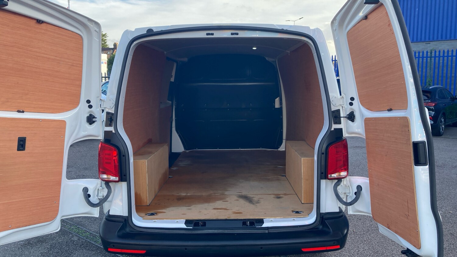 Used Volkswagen Transporter 2023 for sale - 76564918: Photo 3