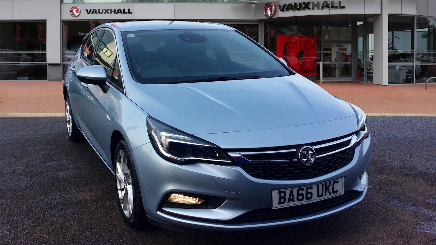 Used Vauxhall Astra 2017 for sale - 76894370: Photo 1