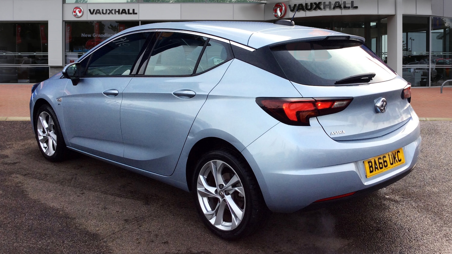Used Vauxhall Astra 2017 for sale - 76894370: Photo 2