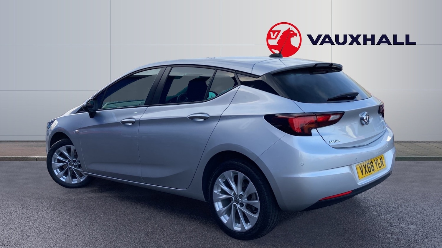 Used Vauxhall Astra 2018 for sale - 77774978: Photo 2