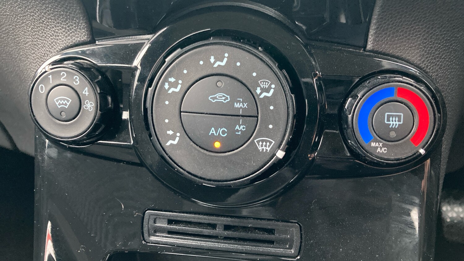 Used Ford Fiesta 2014 for sale - 76779243: Photo 31