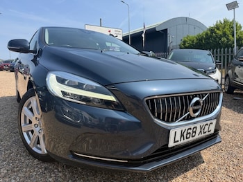 Used Volvo V40 2018 for sale - 79384808: Photo