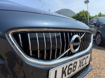 Used Volvo V40 2018 for sale - 79384808: Photo