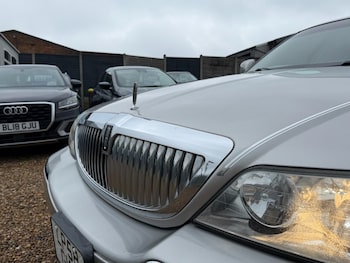 Used Lincoln Town Car 2014 for sale - 78671994: Photo