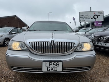 Used Lincoln Town Car 2014 for sale - 78671994: Photo