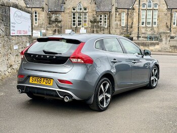 Used Volvo V40 2018 for sale - 78458373: Photo