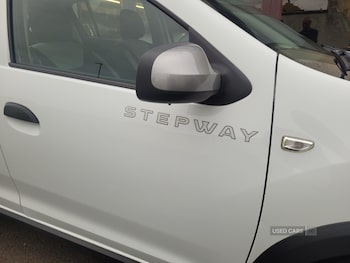 Used Dacia Sandero Stepway 2016 for sale - 76153629: Photo