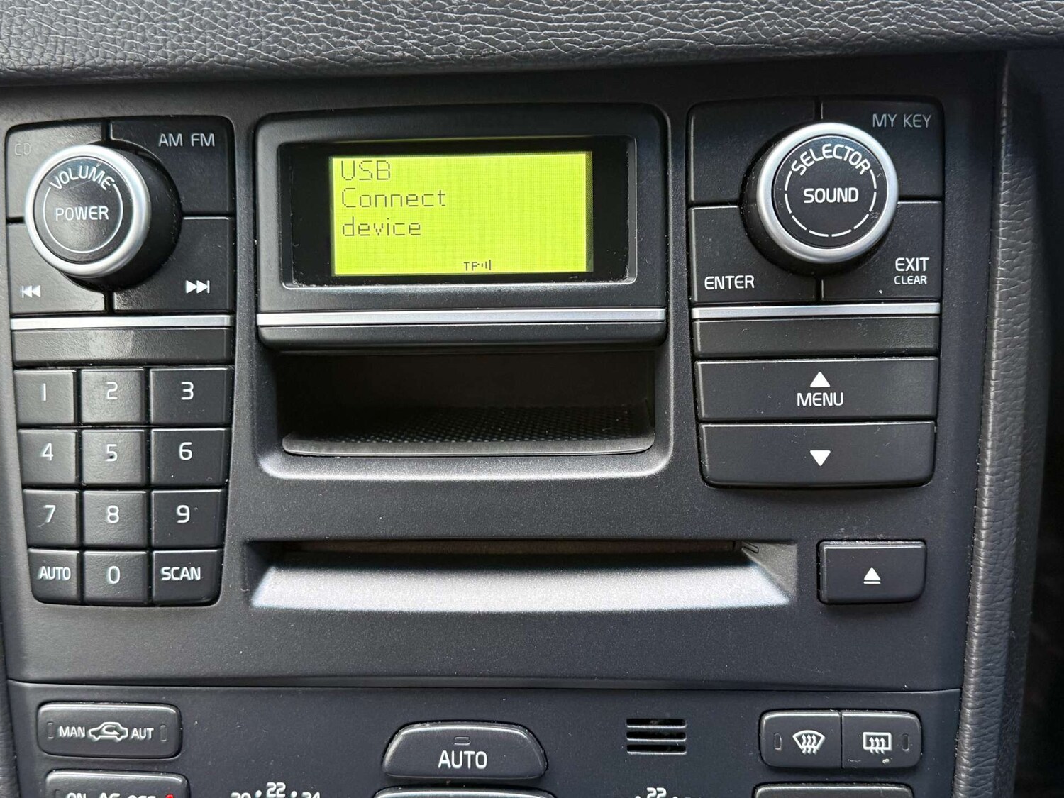 Used Volvo XC90 2010 for sale - 77749049: Photo 24