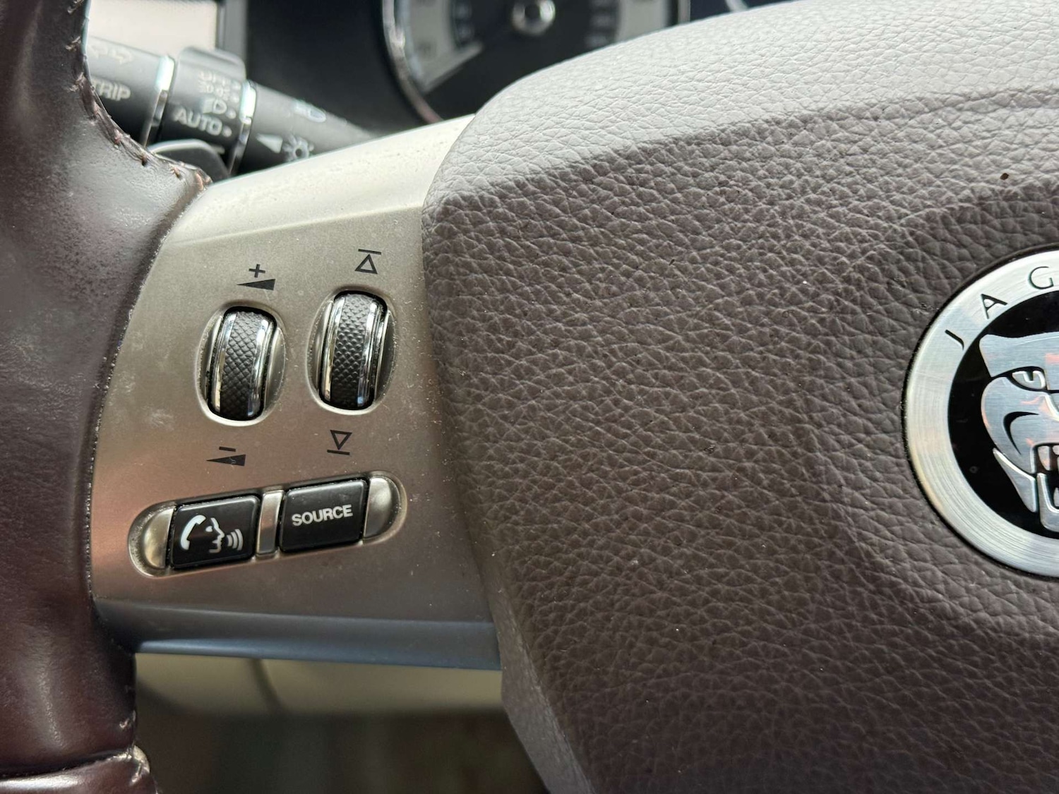 Used Jaguar XF 2010 for sale - 77621929: Photo 21