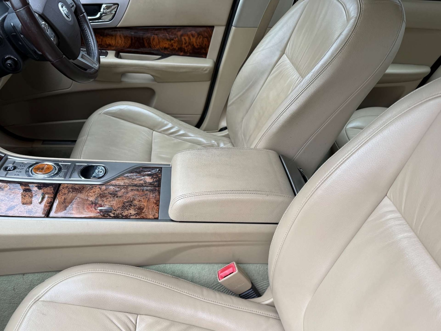 Used Jaguar XF 2010 for sale - 77621929: Photo 26