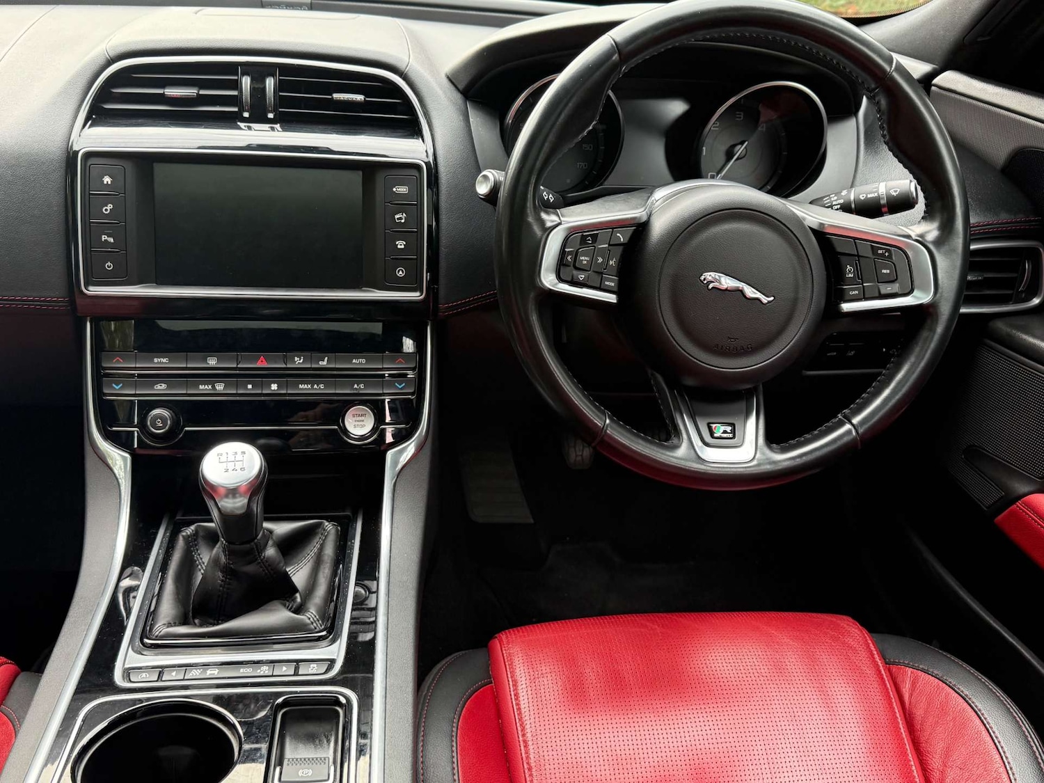 Used Jaguar XE 2015 for sale - 76358326: Photo 21