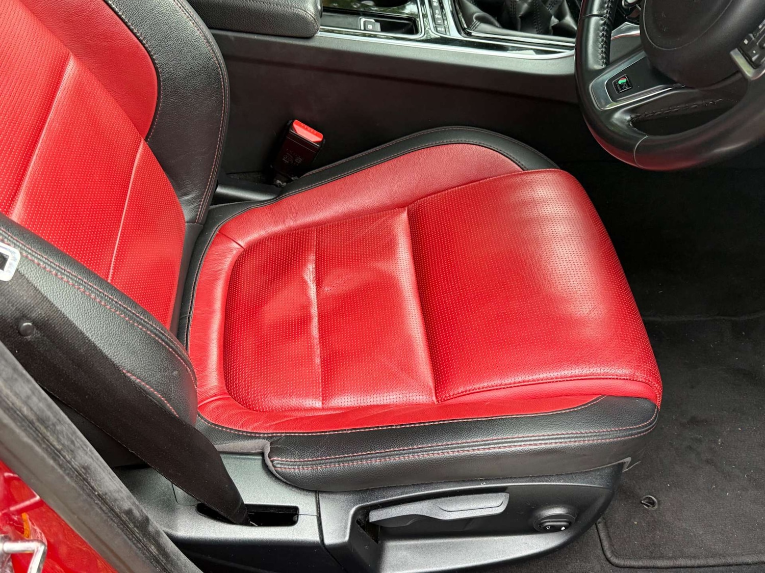 Used Jaguar XE 2015 for sale - 76358326: Photo 24