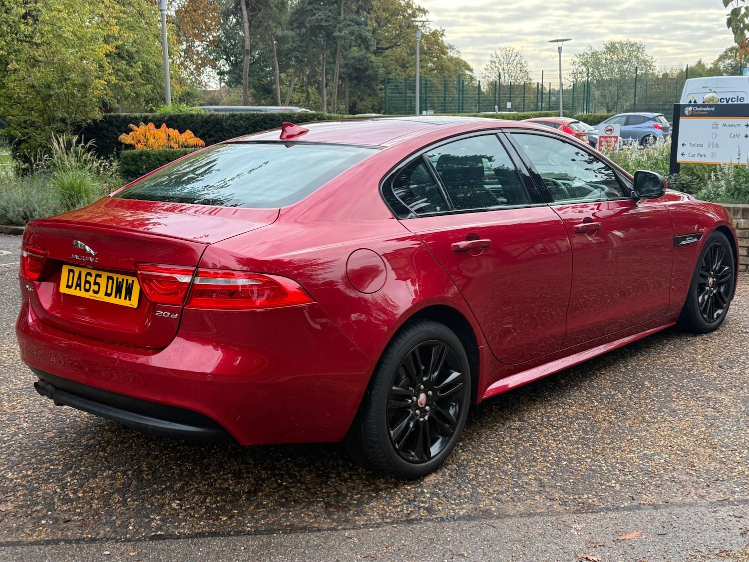 Used Jaguar XE 2015 for sale - 76358326: Photo 5