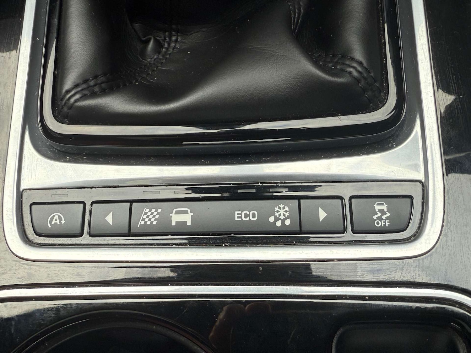 Used Jaguar XE 2015 for sale - 76358326: Photo 9
