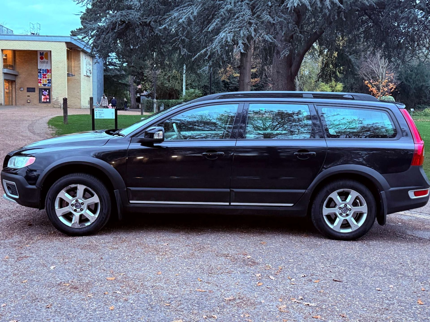 Used Volvo XC70 2009 for sale - 76569735: Photo 1