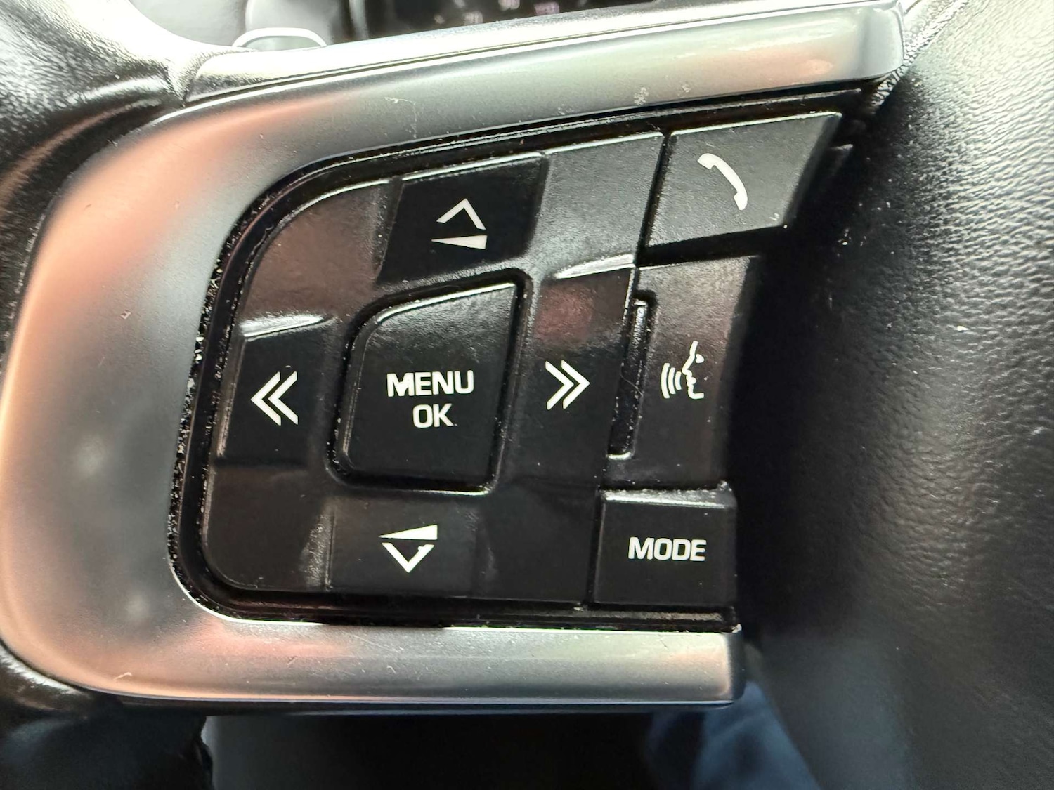 Used Jaguar XE 2018 for sale - 78131360: Photo 10