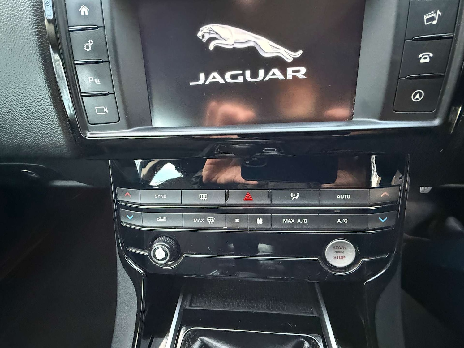 Used Jaguar XE 2016 for sale - 76735787: Photo 15