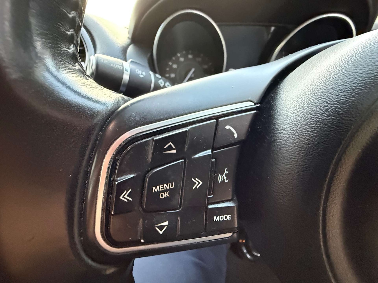 Used Jaguar XE 2016 for sale - 76735787: Photo 17