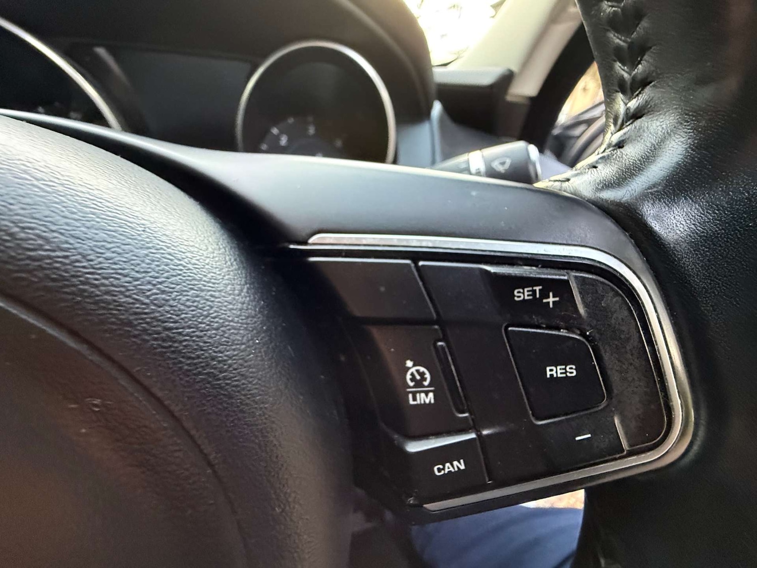 Used Jaguar XE 2016 for sale - 76735787: Photo 18