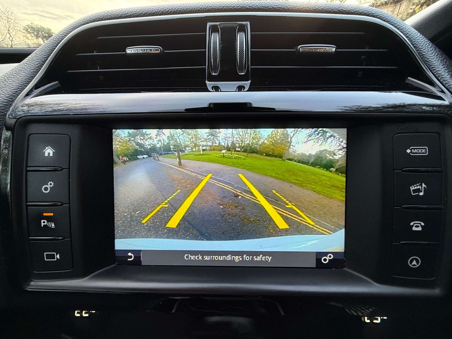 Used Jaguar XE 2016 for sale - 76735787: Photo 27