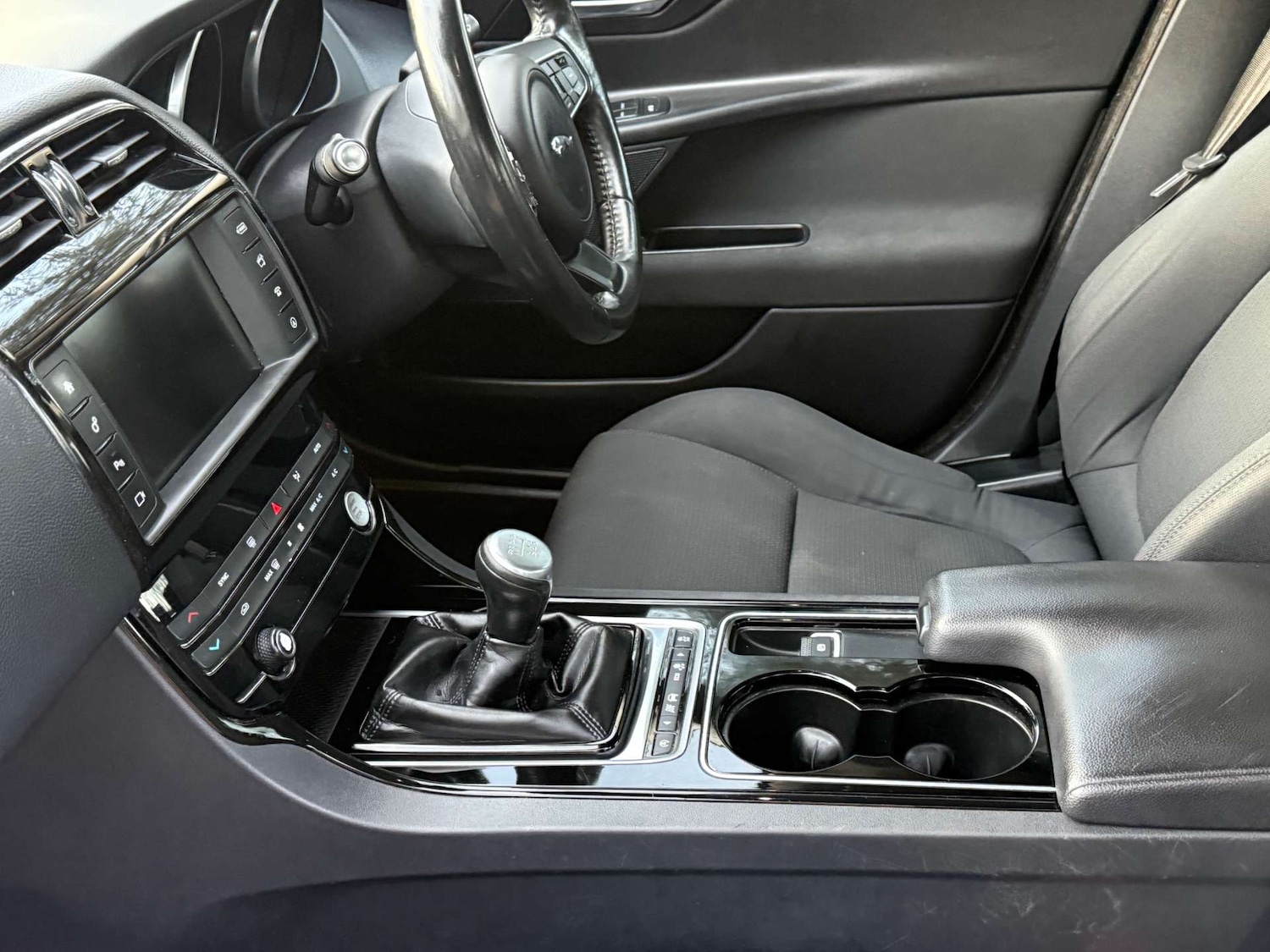 Used Jaguar XE 2016 for sale - 76735787: Photo 28