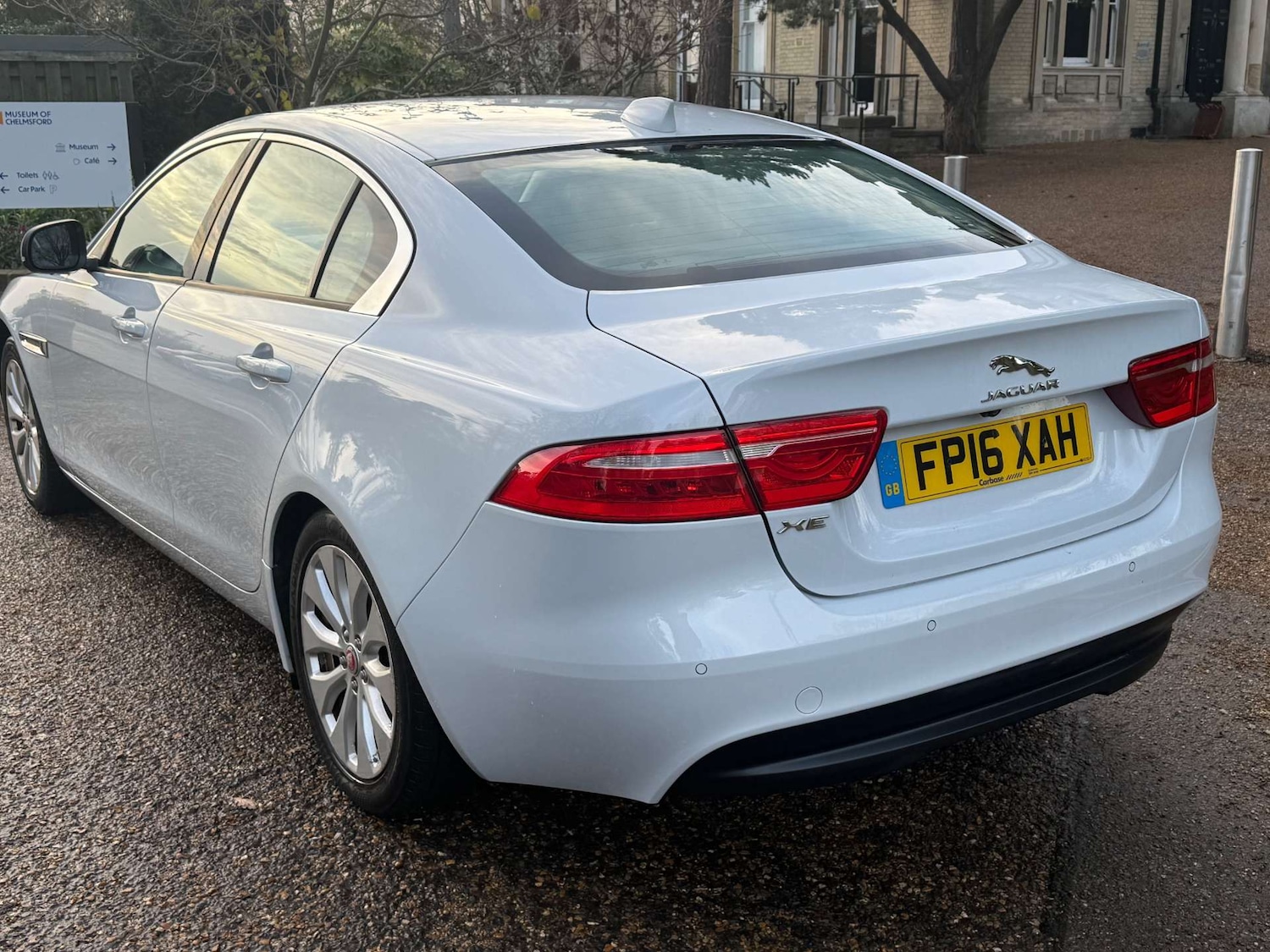 Used Jaguar XE 2016 for sale - 76735787: Photo 5