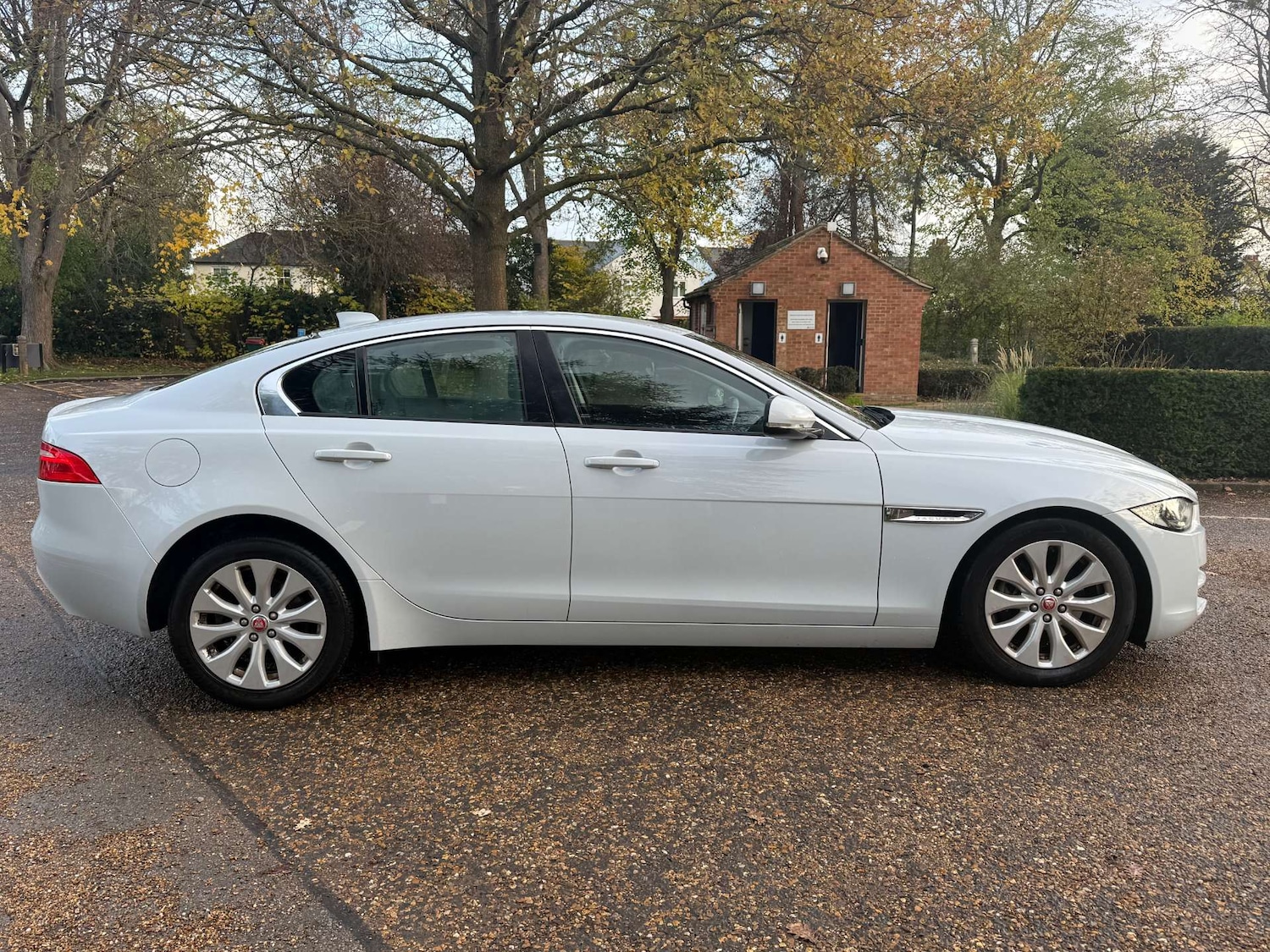 Used Jaguar XE 2016 for sale - 76735787: Photo 7