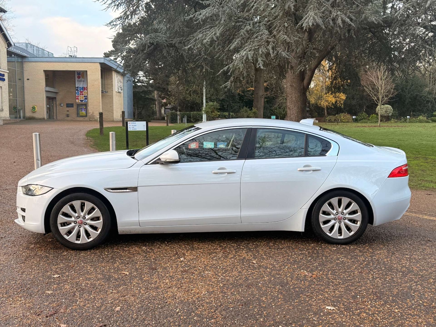 Used Jaguar XE 2016 for sale - 76735787: Photo 8