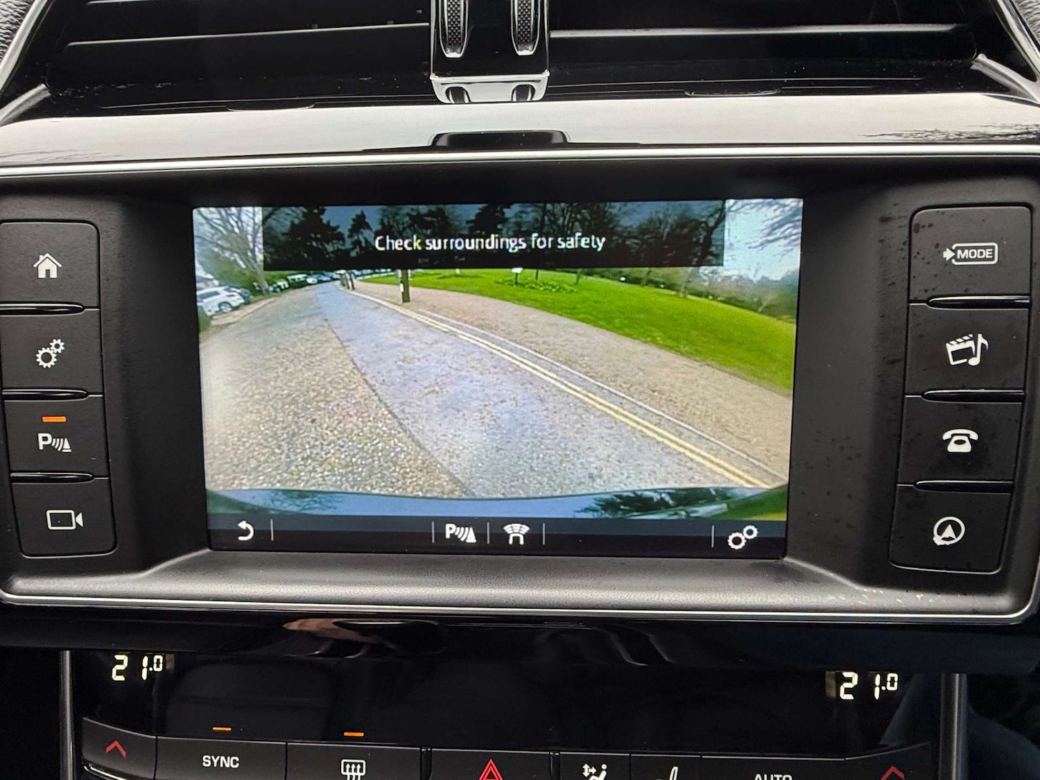 Used Jaguar XE 2016 for sale - 77594863: Photo 25