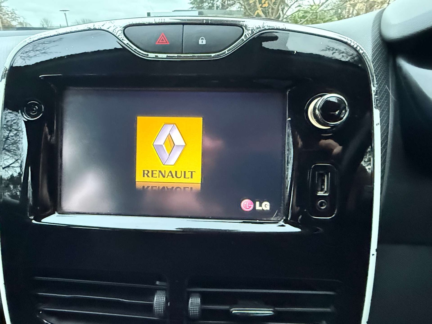 Used Renault Clio 2014 for sale - 76907708: Photo 12