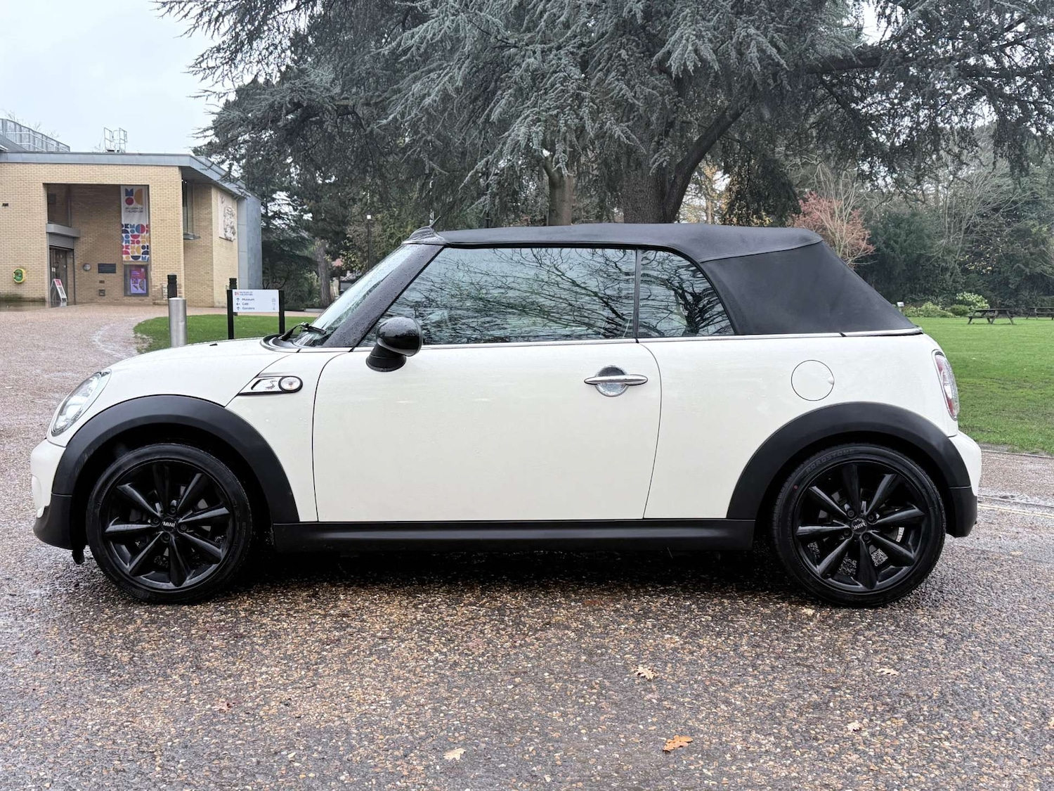 Used MINI Convertible 2012 for sale - 76830130: Photo 3