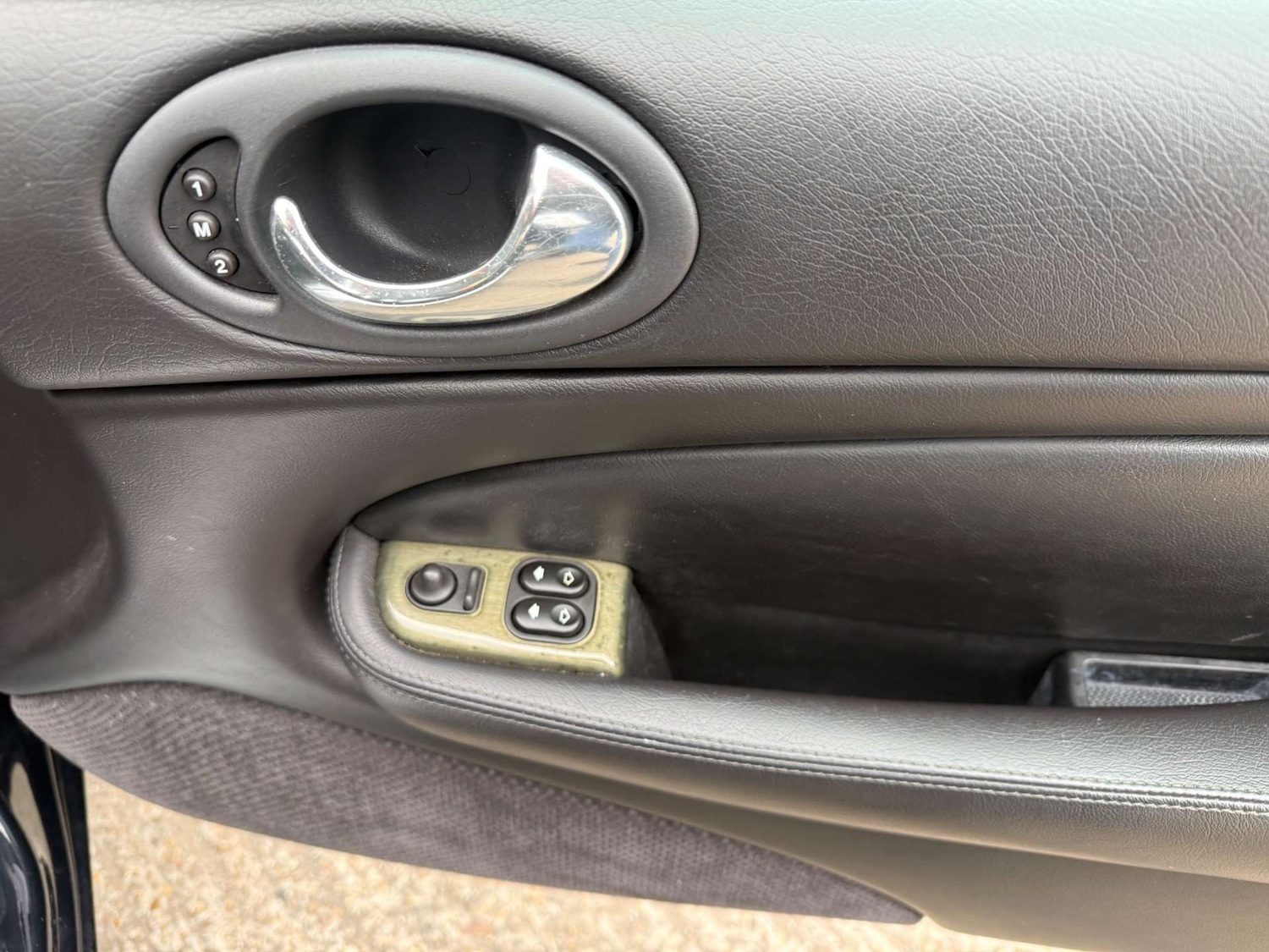 Used Jaguar XKR 2004 for sale - 78131362: Photo 15