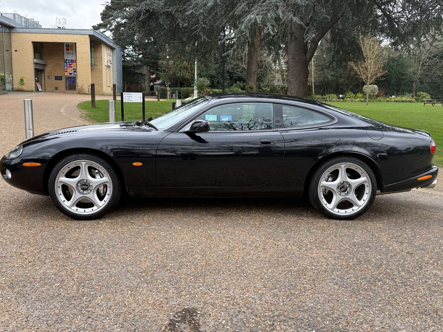 Used Jaguar XKR 2004 for sale - 78131362: Photo 5