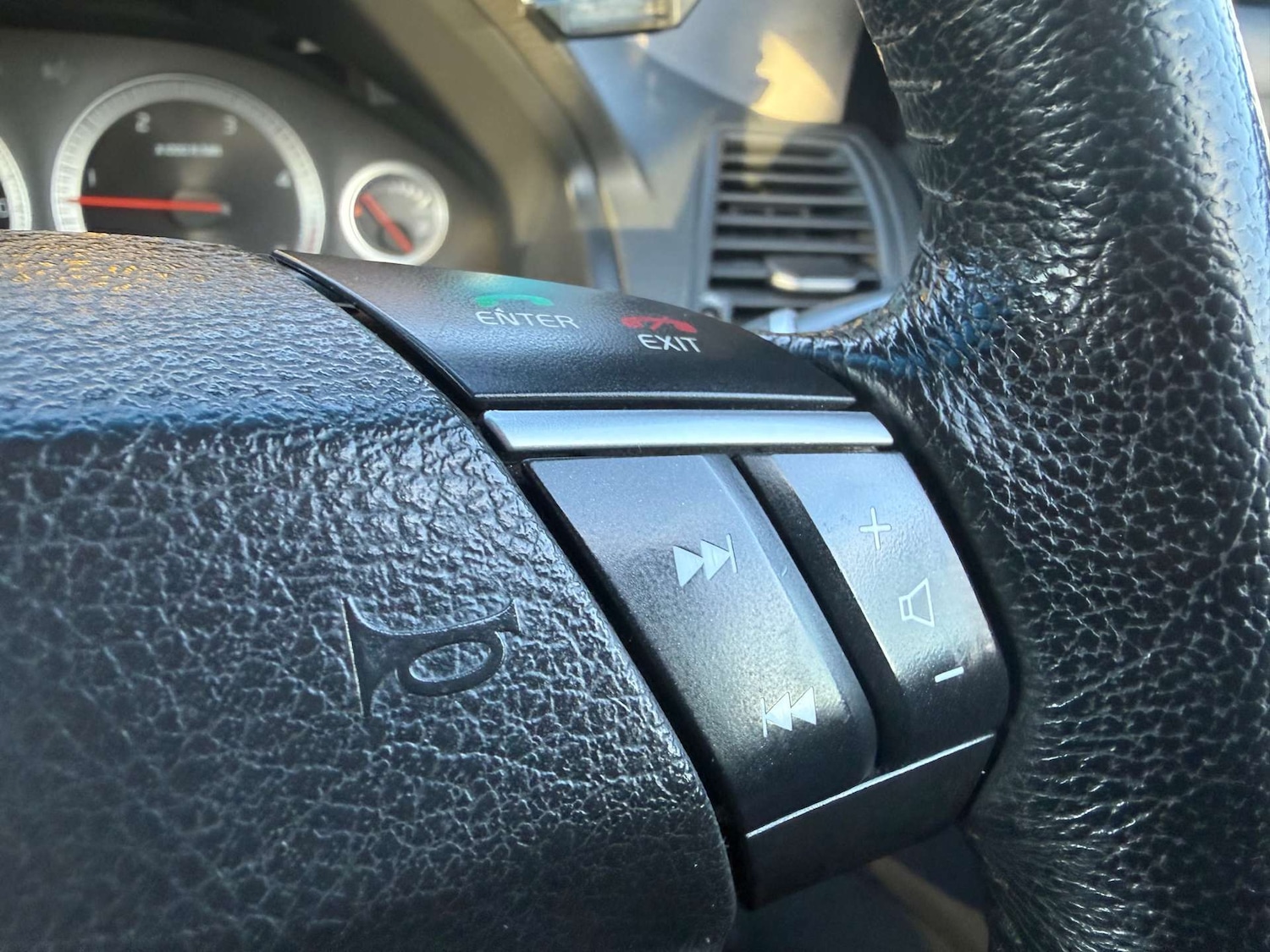 Used Volvo XC90 2011 for sale - 76830122: Photo 2