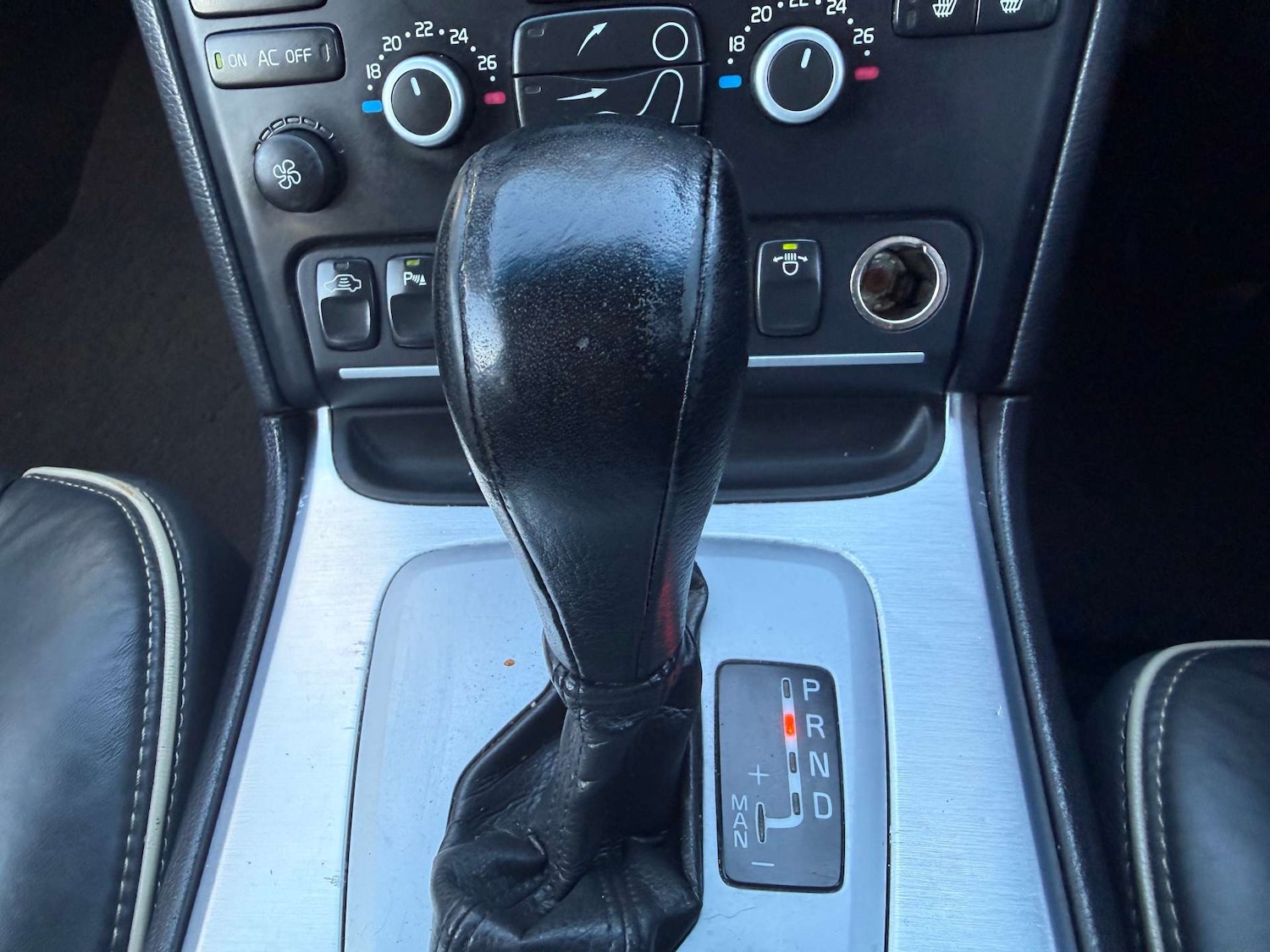 Used Volvo XC90 2011 for sale - 76830122: Photo 3