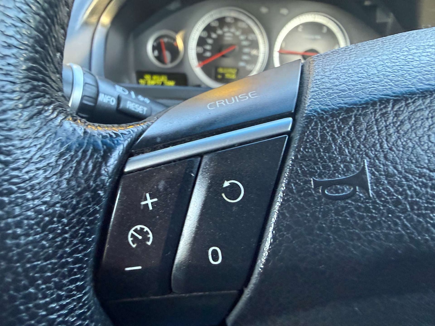 Used Volvo XC90 2011 for sale - 76830122: Photo 5