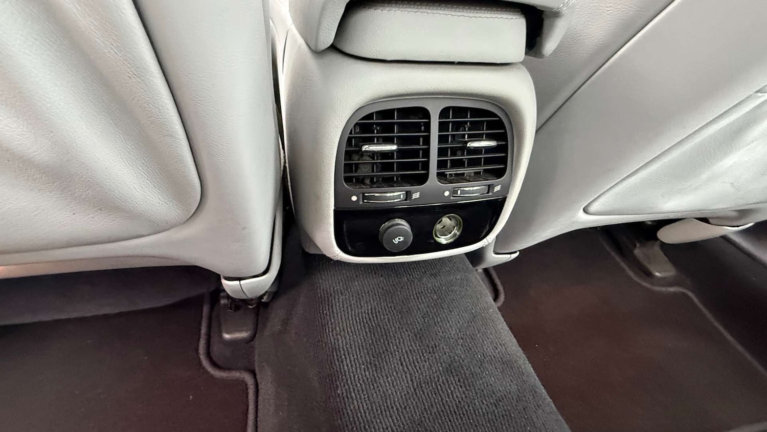 Used Jaguar XJ 2004 for sale - 76830107: Photo 10