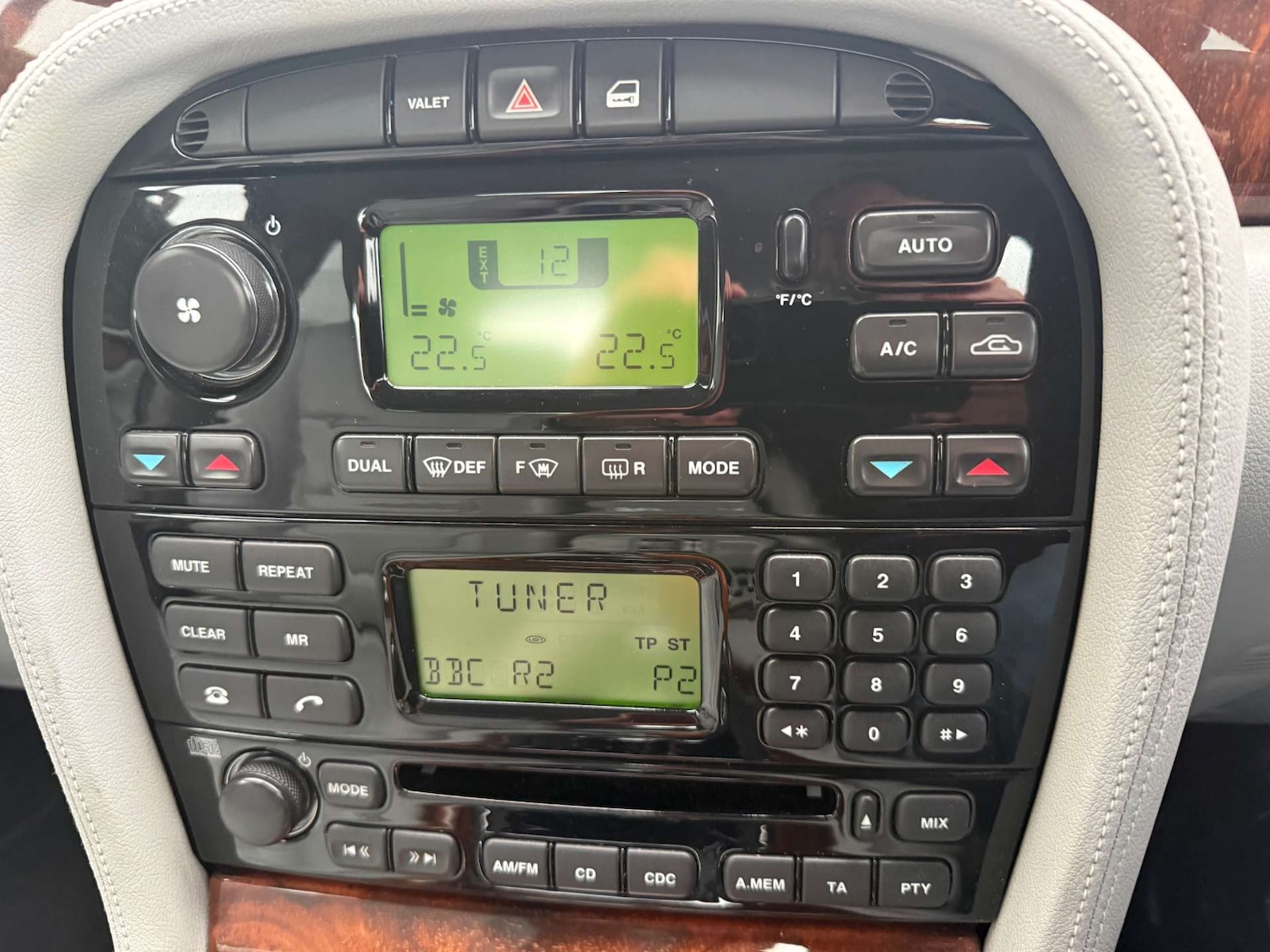 Used Jaguar XJ 2004 for sale - 76830107: Photo 22