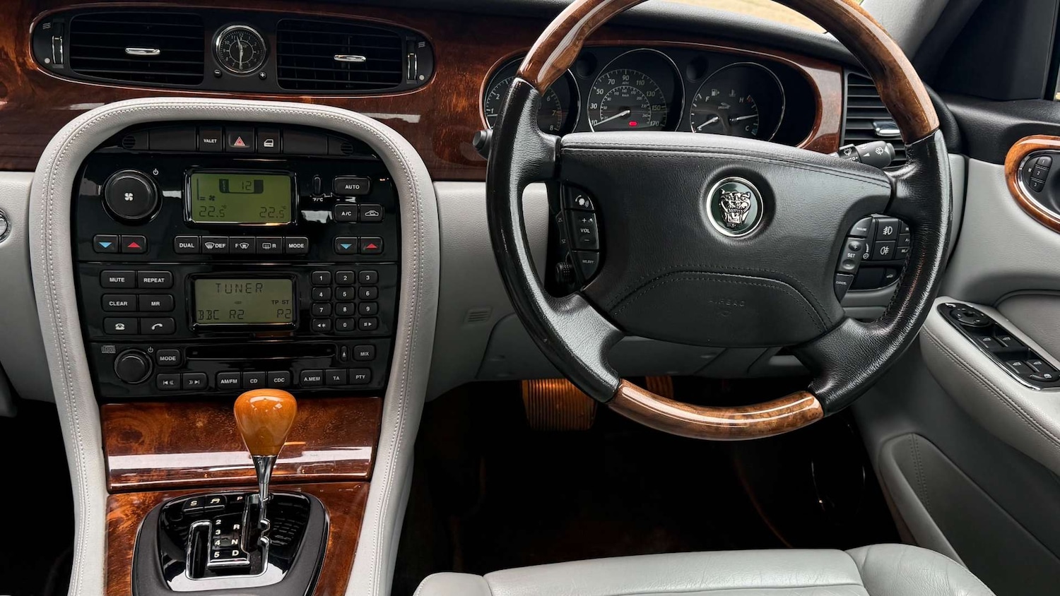 Used Jaguar XJ 2004 for sale - 76830107: Photo 23