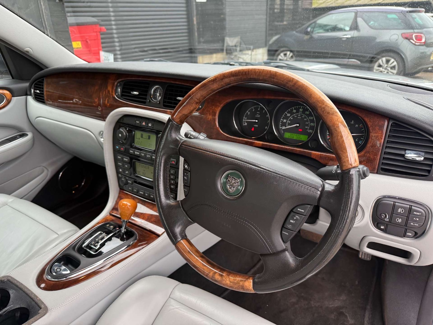 Used Jaguar XJ 2004 for sale - 76830107: Photo 24