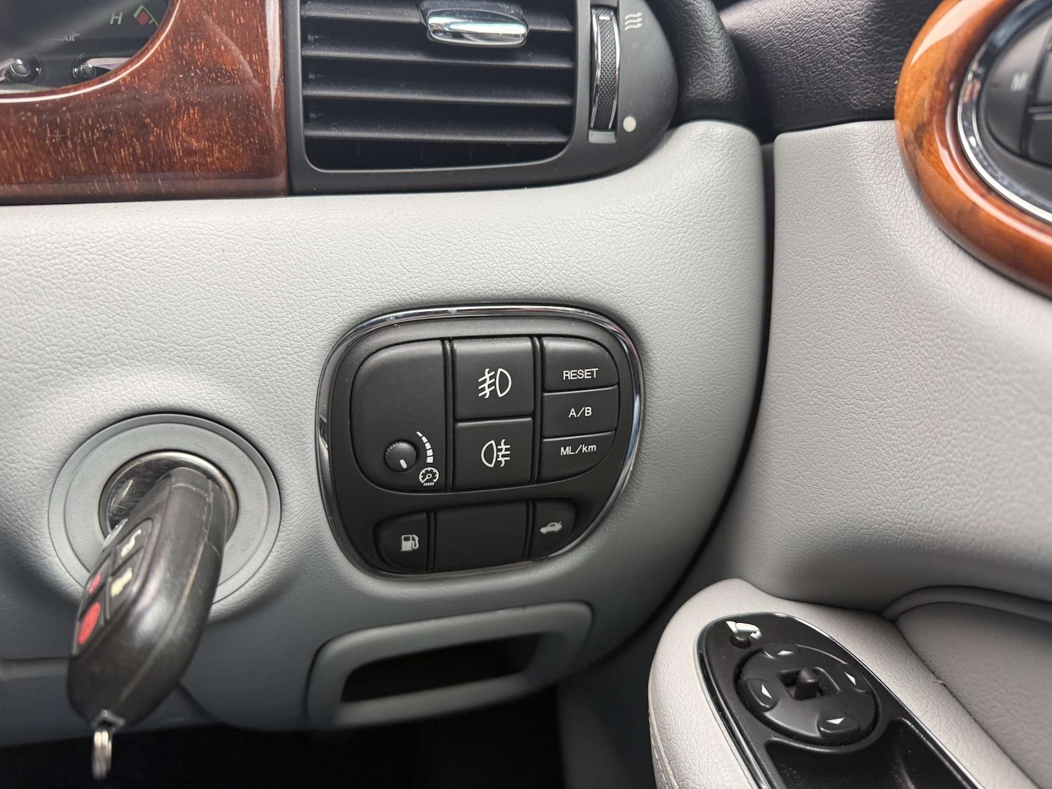 Used Jaguar XJ 2004 for sale - 76830107: Photo 26