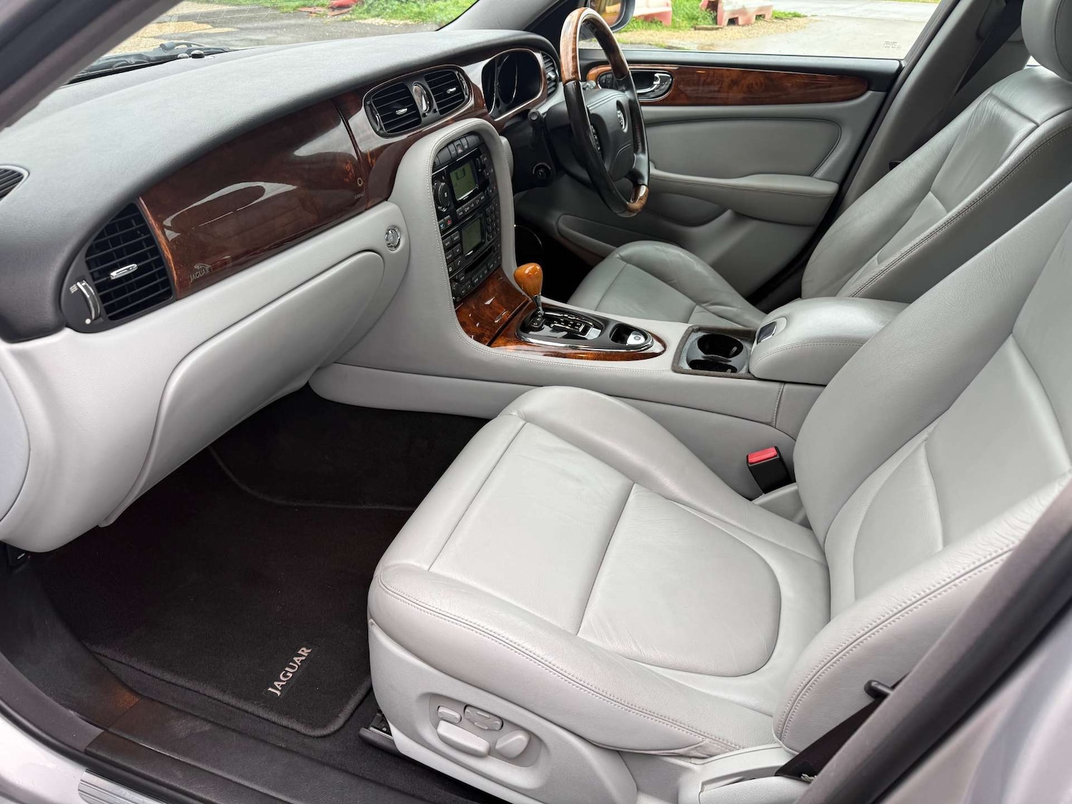 Used Jaguar XJ 2004 for sale - 76830107: Photo 32