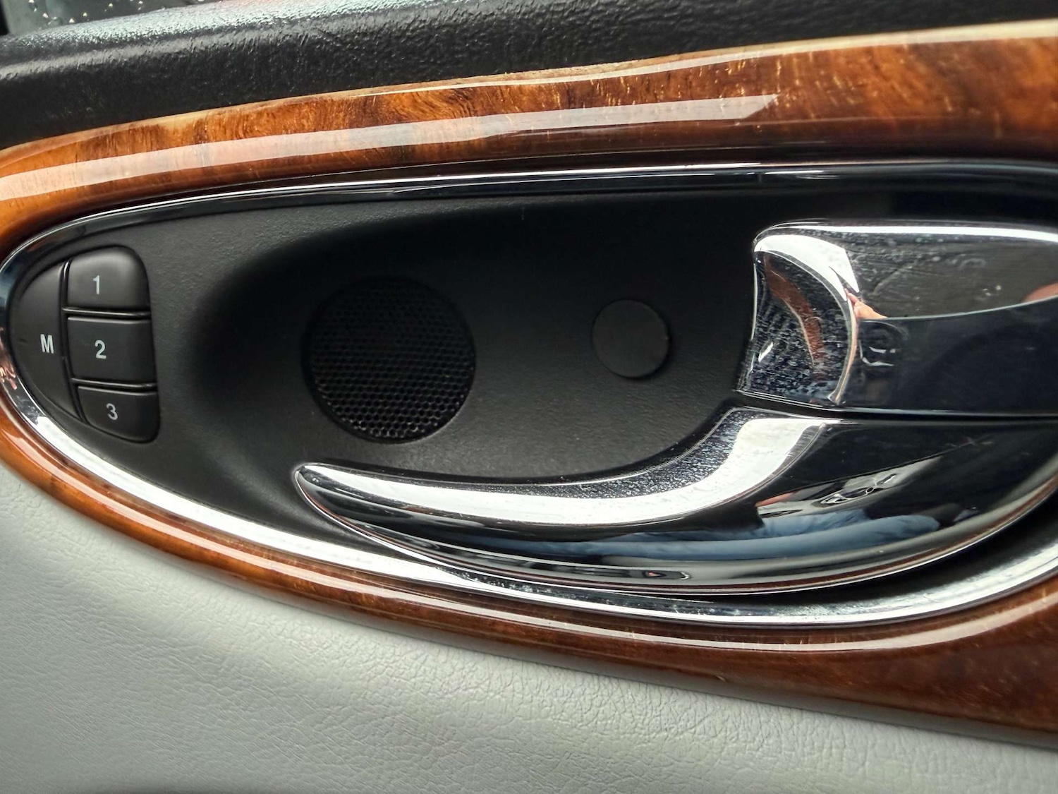 Used Jaguar XJ 2004 for sale - 76830107: Photo 8