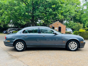 (53) - 3.0 V6 SE Plus 4dr