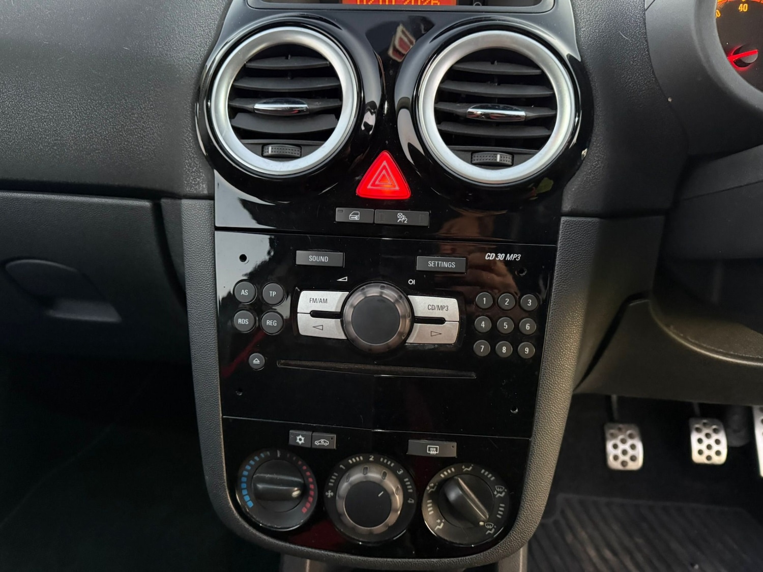 Used Vauxhall Corsa 2011 for sale - 77206934: Photo 9