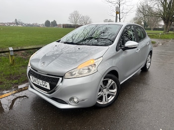 Used Peugeot 208 2013 for sale - 77447777: Photo