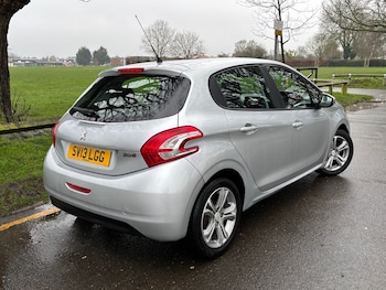 Used Peugeot 208 2013 for sale - 77447777: Photo